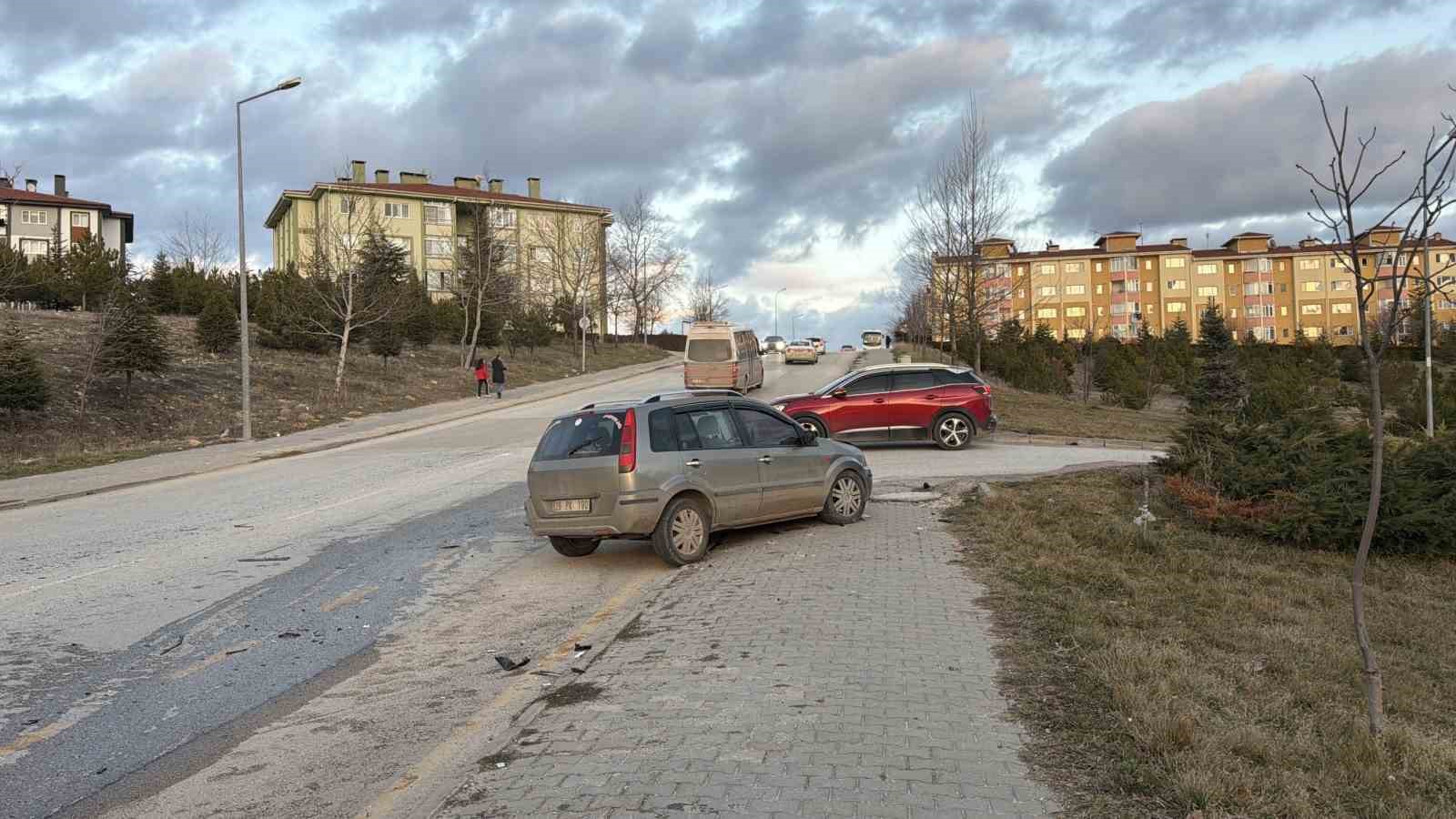 Eskişehir’de zincirleme kaza: 6 yaralı

