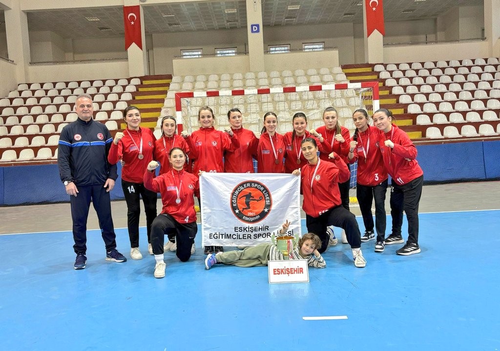 Eskişehir’deki liseden Hentbol Gençler Türkiye Şampiyonası’nda önemli başarı
