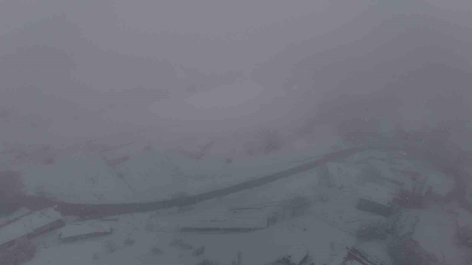 Eskişehir’in yüksek kesimdeki mahallesi kışa geri döndü
