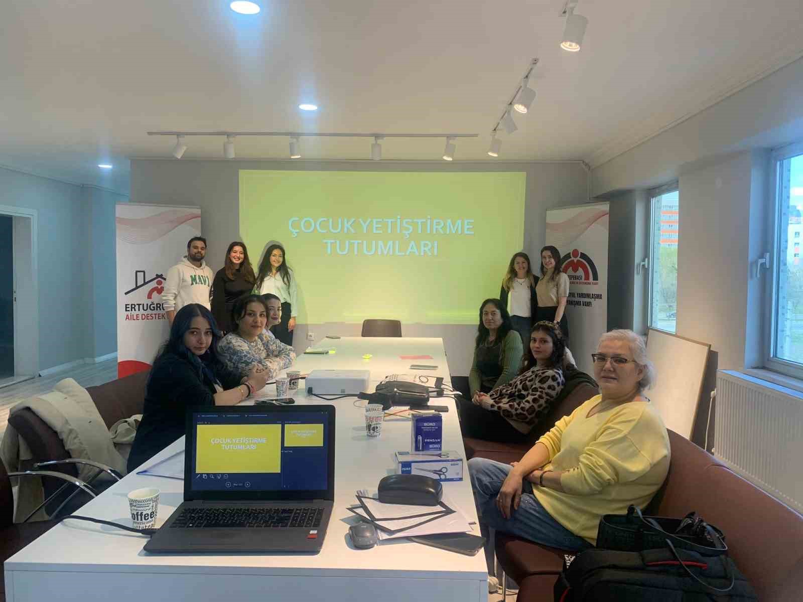 Eskişehirli annelere "Çocuk Yetiştirme Tutumları" eğitimi
