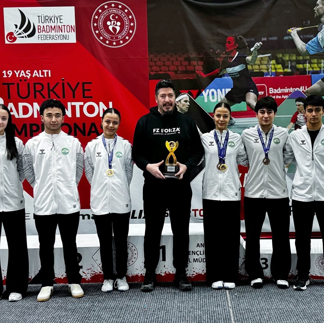 Eskişehirli badmintonculardan Türkiye Şampiyonası’nda madalya yağmuru
Eskişehirli badmintonculardan Türkiye Şampiyonası’nda madalya yağmuru