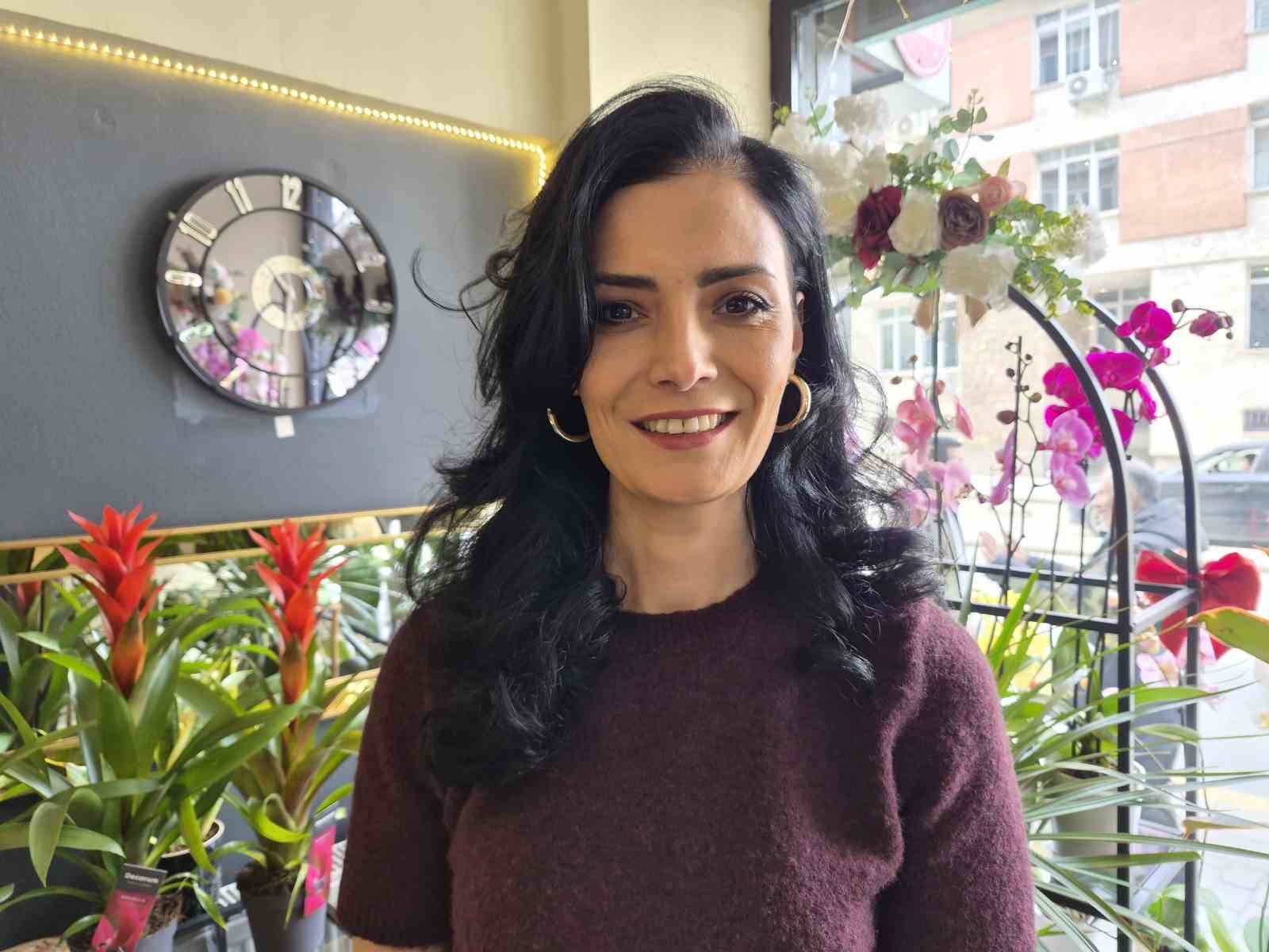 Eskişehirli çiçekçide 8 Mart mesaisi: "Not yazma telaşı çiçek seçiminden zor"
