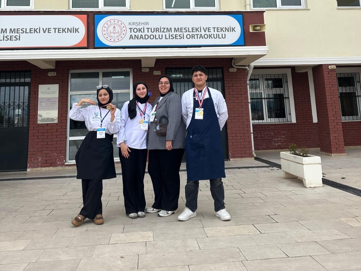 Eskişehirli genç şefler mutfakta devleşti: Kırşehir’den madalyalarla döndüler
