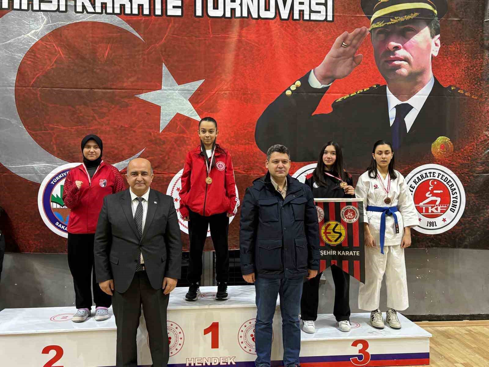 Eskişehirli sporculardan Sakarya’da başarı
