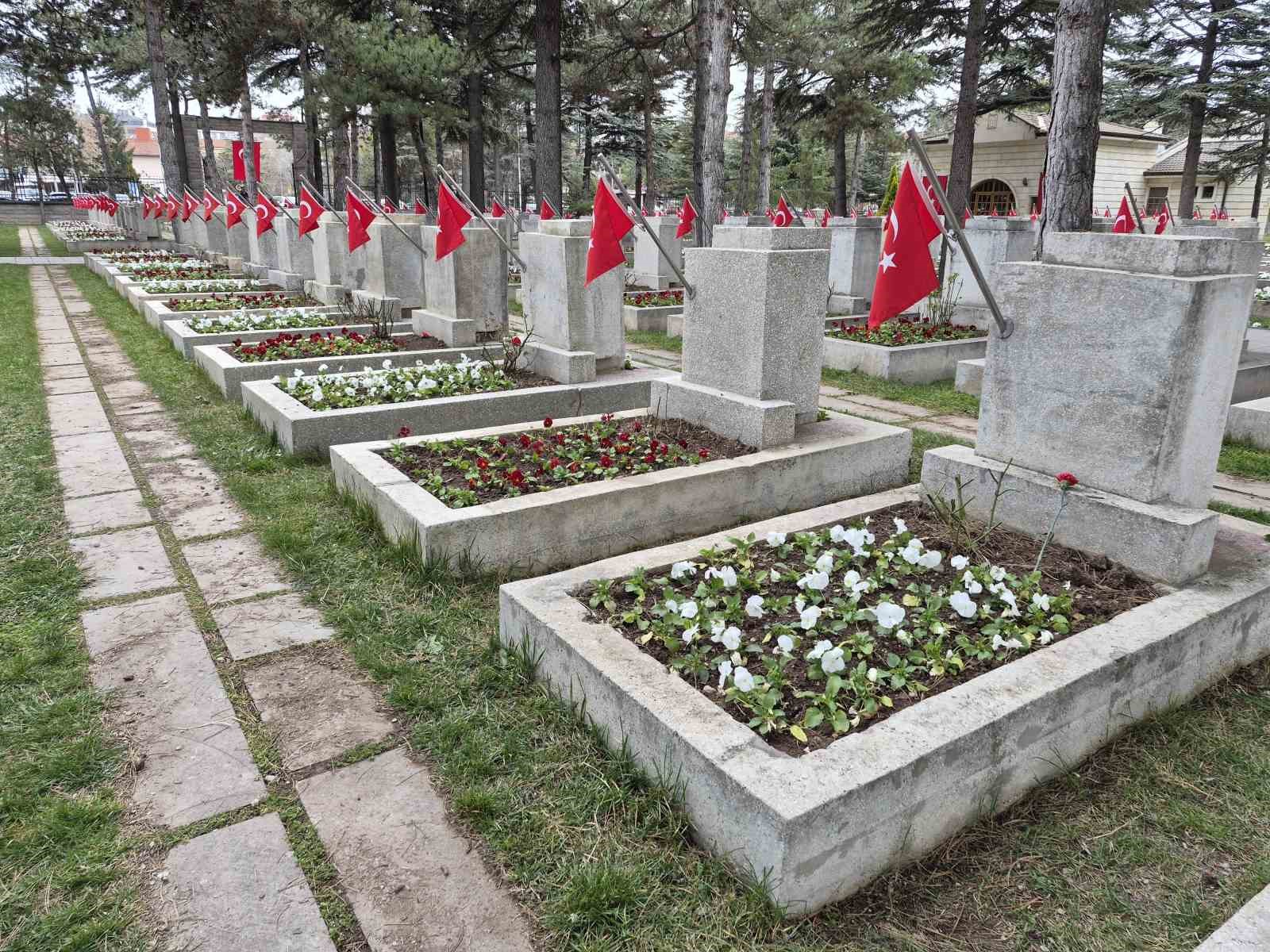 Eskişehirliler 18 Mart’ta şehitlerini unutmadı
