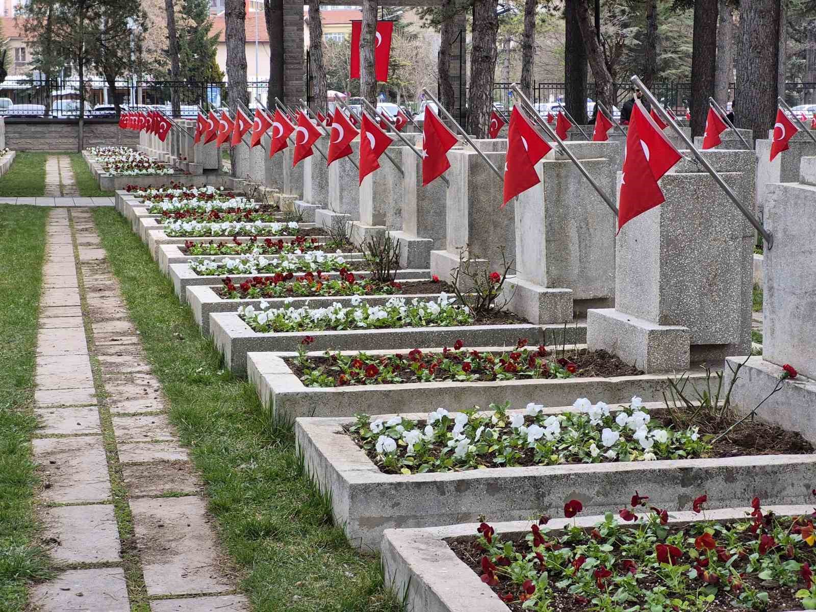 Eskişehirliler 18 Mart’ta şehitlerini unutmadı

