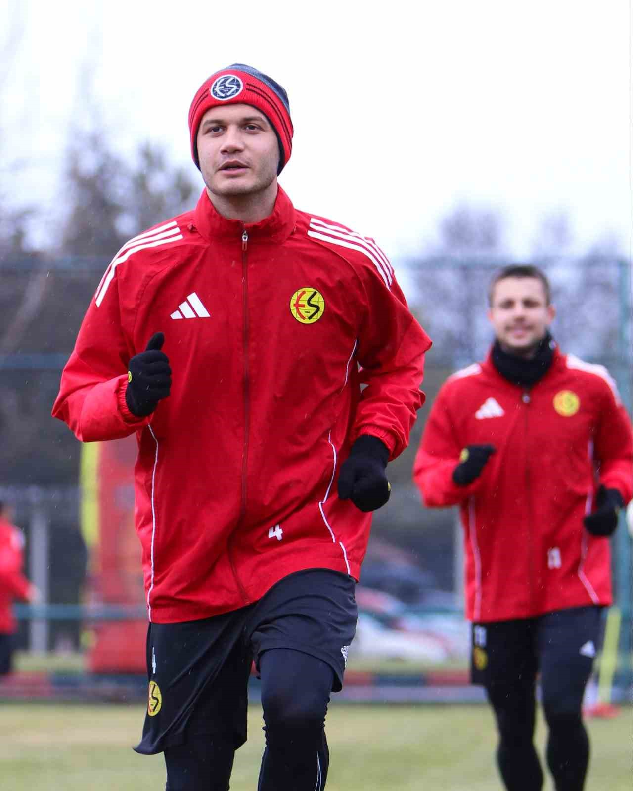 Eskişehirspor, Ayvalıkgücü Belediyespor maçının hazırlıklarına başladı
