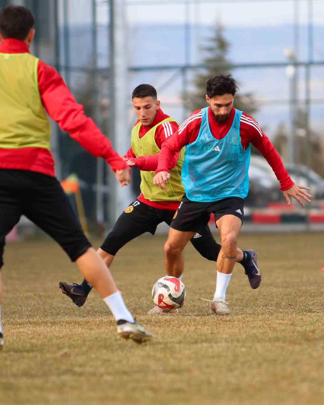 Eskişehirspor, Bornova 1877 maçı için hazırlanıyor
