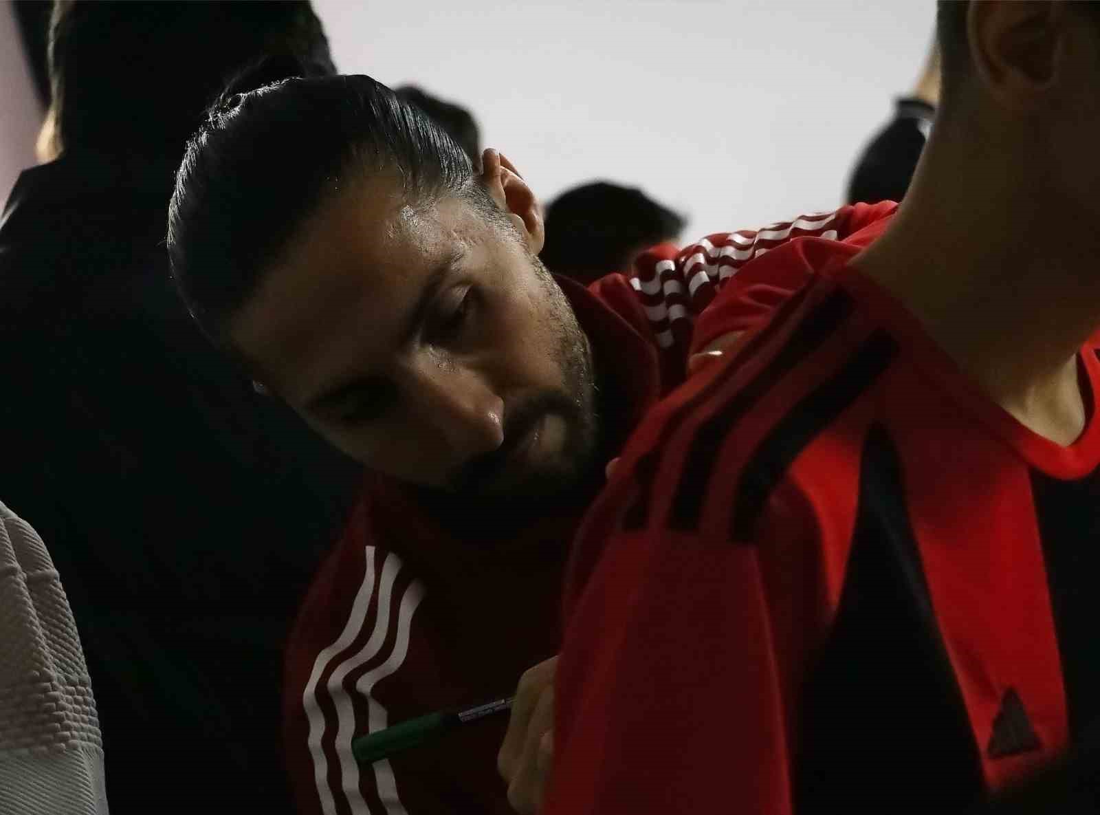 Eskişehirspor oyuncuları, koruma altındaki çocuklarla bir araya geldi
