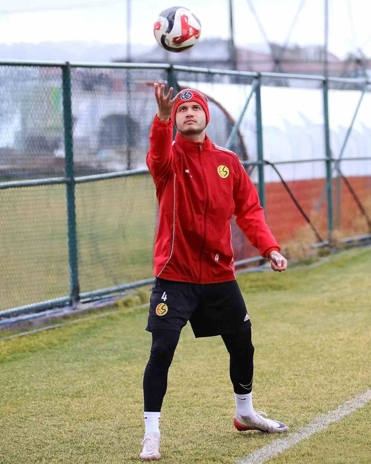 Eskişehirspor, Uşak deplasmanı öncesi hazırlıkları tamamladı
