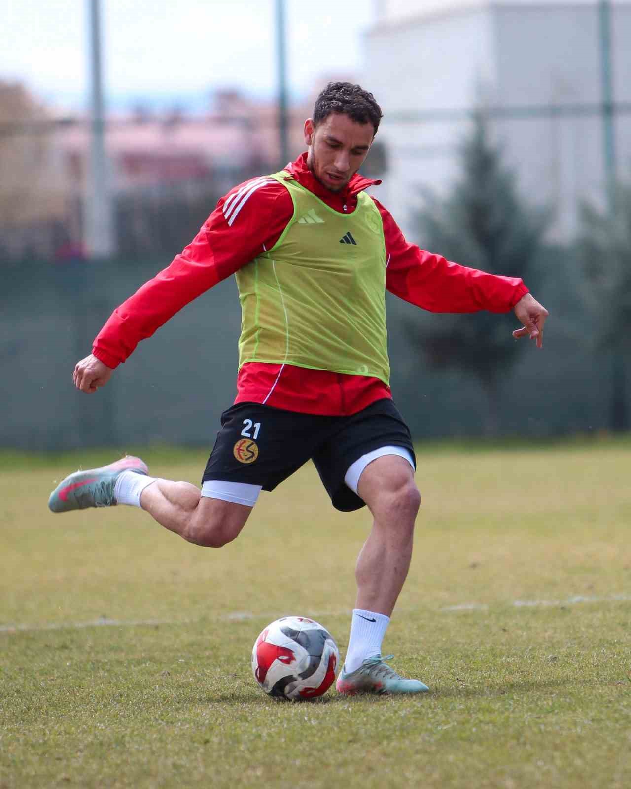 Eskişehirspor’da Karşıyaka mesaisi sürüyor

