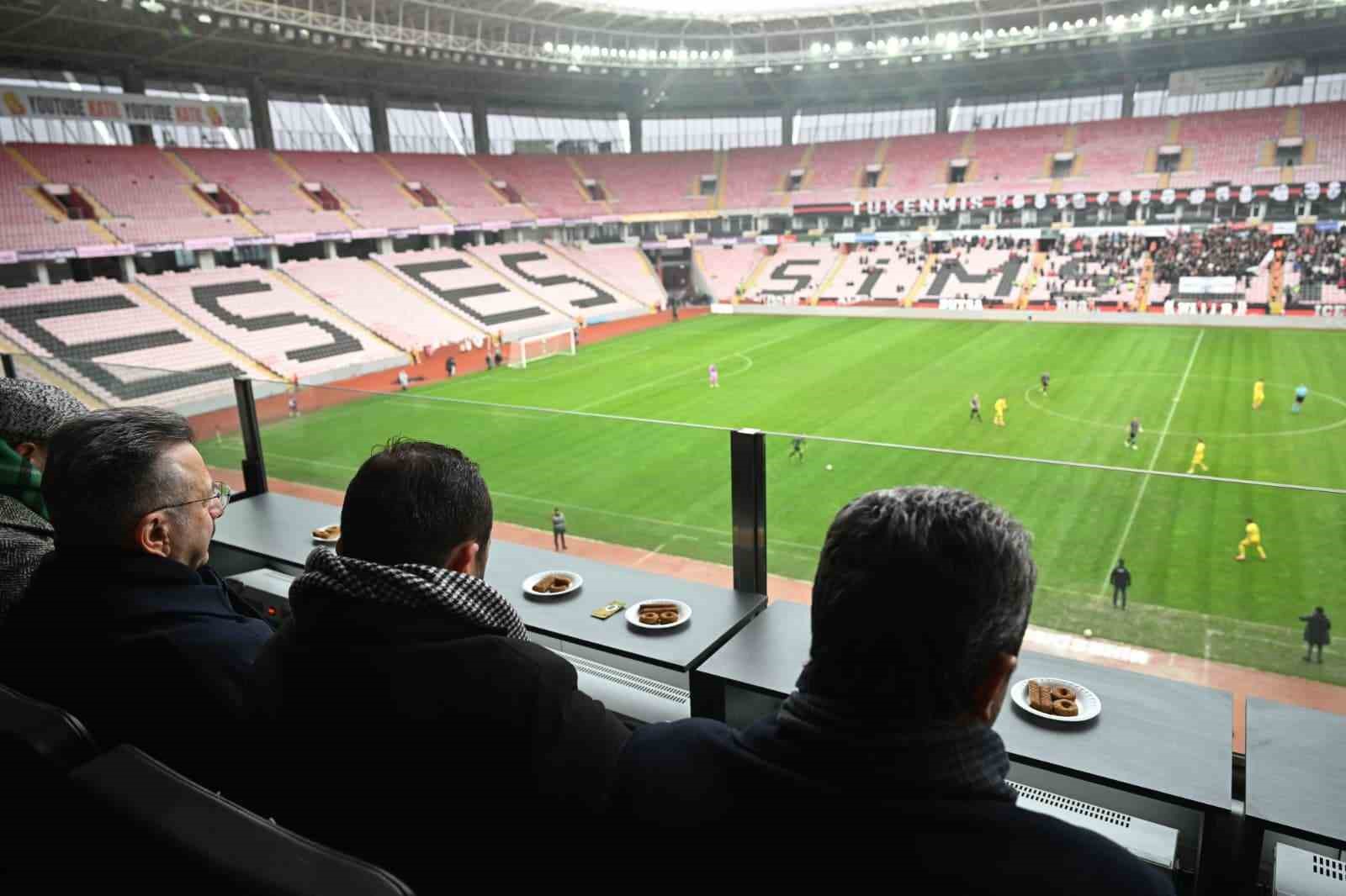 Eskişehirspor’dan Vali Hüseyin Aksoy’a veda
