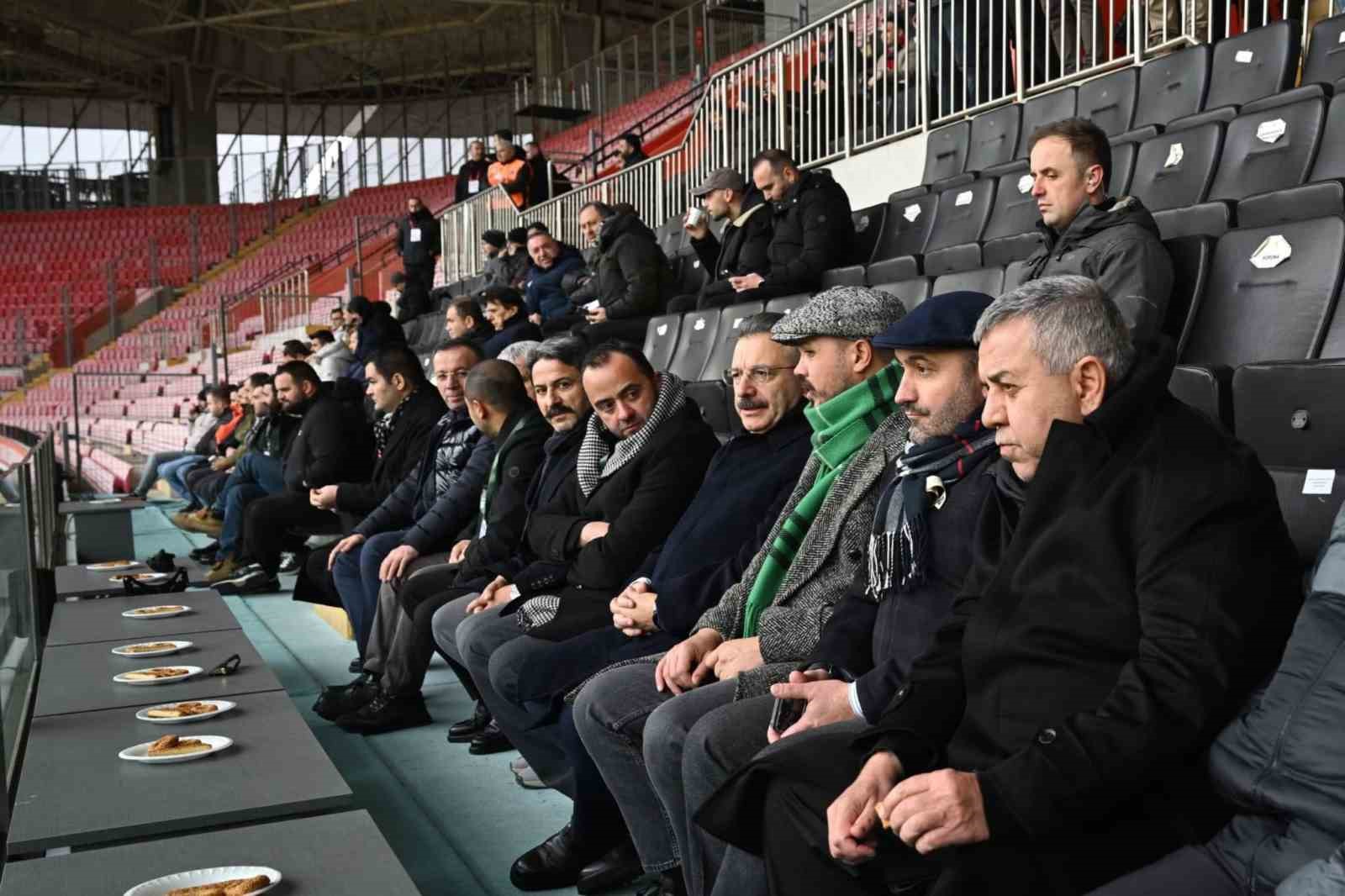 Eskişehirspor’dan Vali Hüseyin Aksoy’a veda
