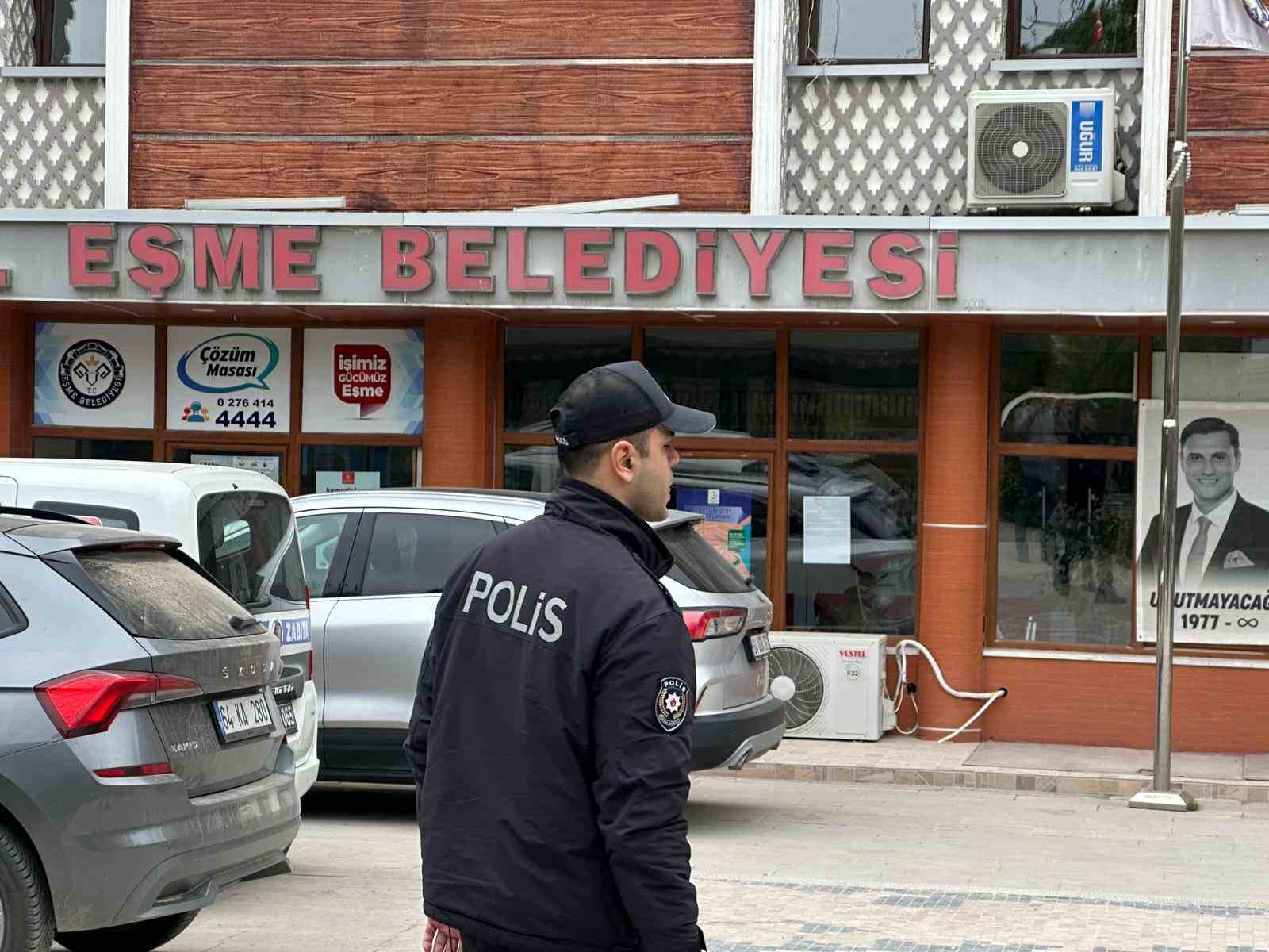 Eşme’da Başkan Tozan, eşi ve 3 şüpheliye irtikap gözaltısı

