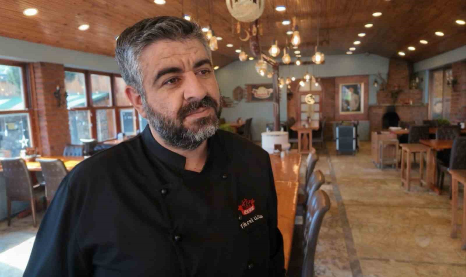 Esnafın ’yemek kartı’ çıkmazı: "Kendi paramızla rezil oluyoruz"
Esnafın ’yemek kartı’ çıkmazı: "Kendi paramızla rezil oluyoruz"