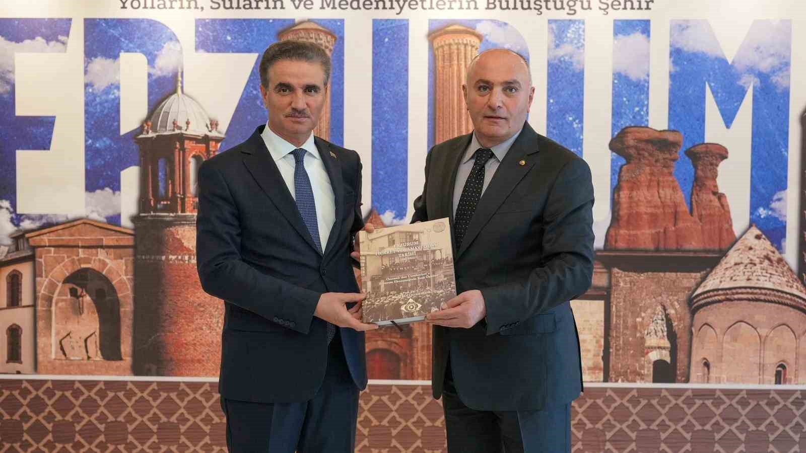 ETSO Başkanı Saim Özakalın ile ETSO yönetiminden Vali Aydın Baruş’a hayırlı olsun ziyareti
ETSO Başkanı Saim Özakalın ile ETSO yönetiminden Vali Aydın Baruş’a hayırlı olsun ziyareti