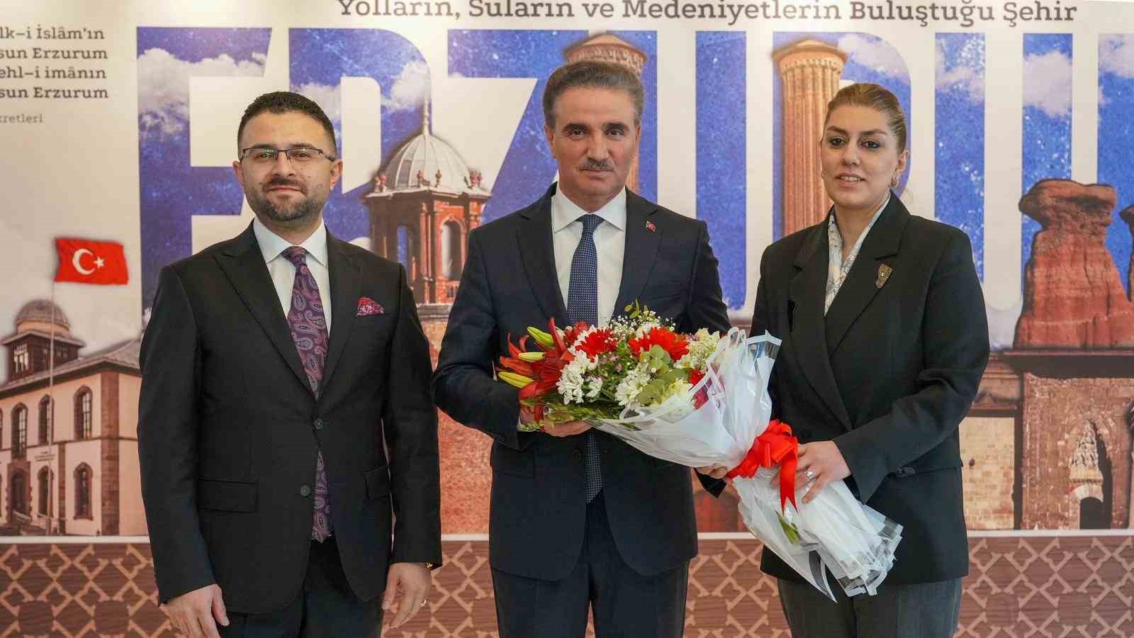 ETSO Başkanı Saim Özakalın ile ETSO yönetiminden Vali Aydın Baruş’a hayırlı olsun ziyareti
ETSO Başkanı Saim Özakalın ile ETSO yönetiminden Vali Aydın Baruş’a hayırlı olsun ziyareti