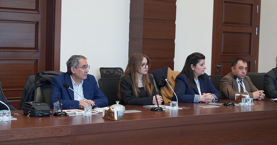 ETÜ Öğrencisi Gizem Nur Ünlü, Rektör Çakmak’ın yoğun çalışma gününe eşlik etti
