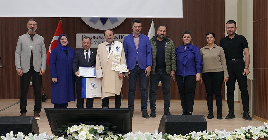 ETÜ’de akademik giysi ve ödül töreni gerçekleştirildi
