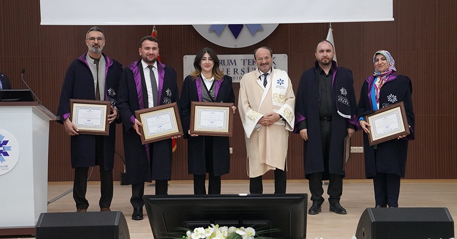 ETÜ’de akademik giysi ve ödül töreni gerçekleştirildi
