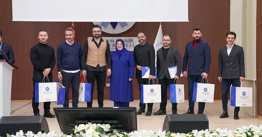 ETÜ’de akademik giysi ve ödül töreni gerçekleştirildi
