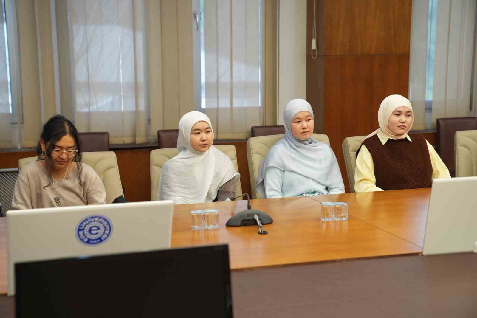 EÜ’de Orhun Değişim Programı’na katılan öğrencilere yönelik veda toplantısı
EÜ’de Orhun Değişim Programı’na katılan öğrencilere yönelik veda toplantısı