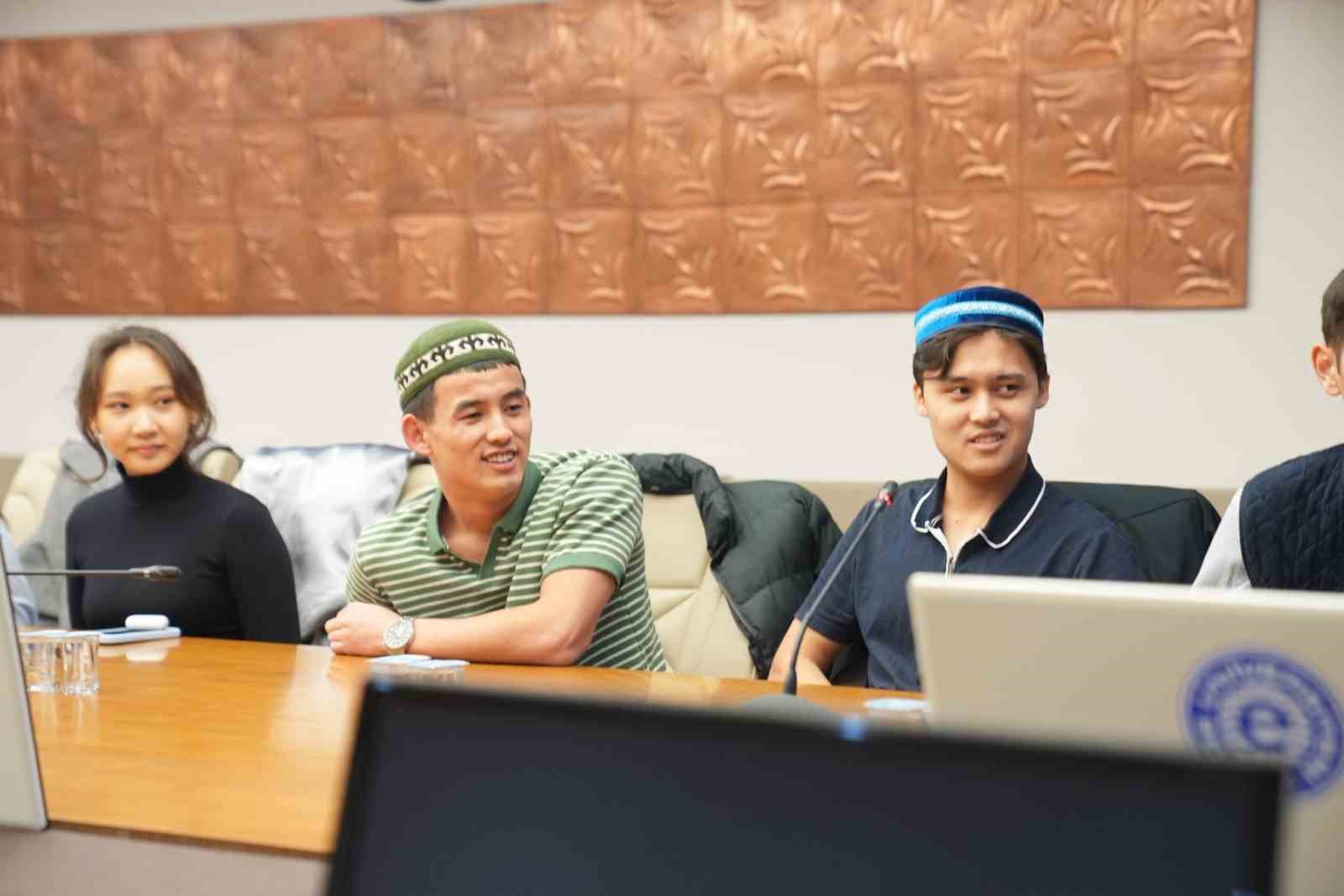 EÜ’de Orhun Değişim Programı’na katılan öğrencilere yönelik veda toplantısı
EÜ’de Orhun Değişim Programı’na katılan öğrencilere yönelik veda toplantısı