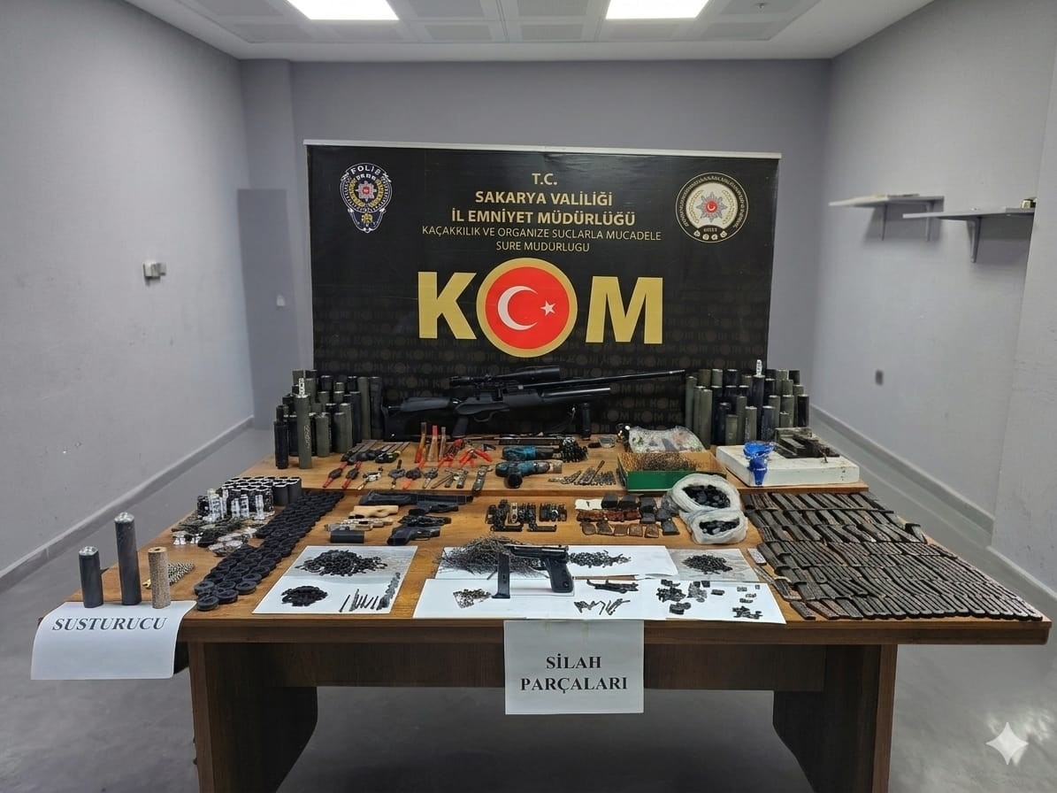 Ev, DEAŞ bağlantılı silah imalathanesi çıktı: Kokain ve yüzlerce silah parçası yakalandı
