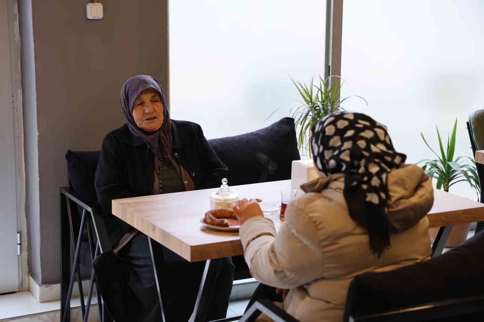 Ev günlerinden esinlenerek kadın kafeyi kurdu
