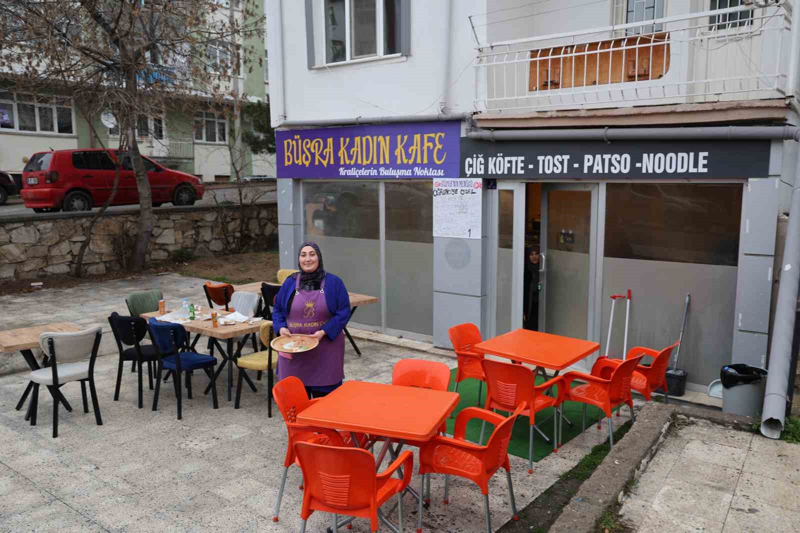 Ev günlerinden esinlenerek kadın kafeyi kurdu
