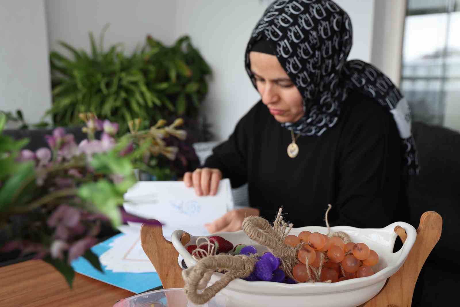 Ev hanımının azmi: 20 belge aldı ve 300 öğrenciye usta oldu
