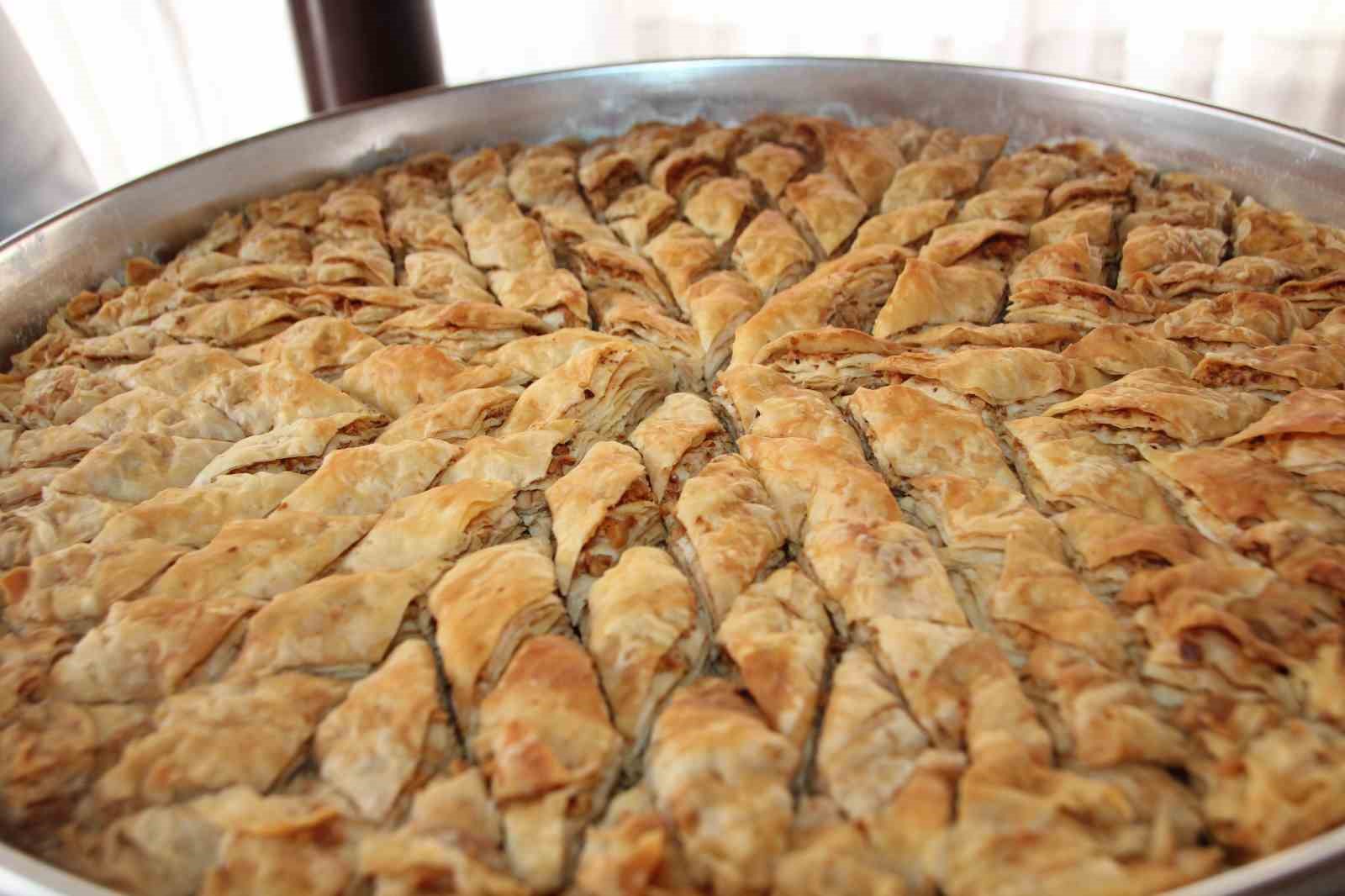 Ev hanımları bu kooperatifte toplanarak ev ekonomisine yardımcı oluyor
