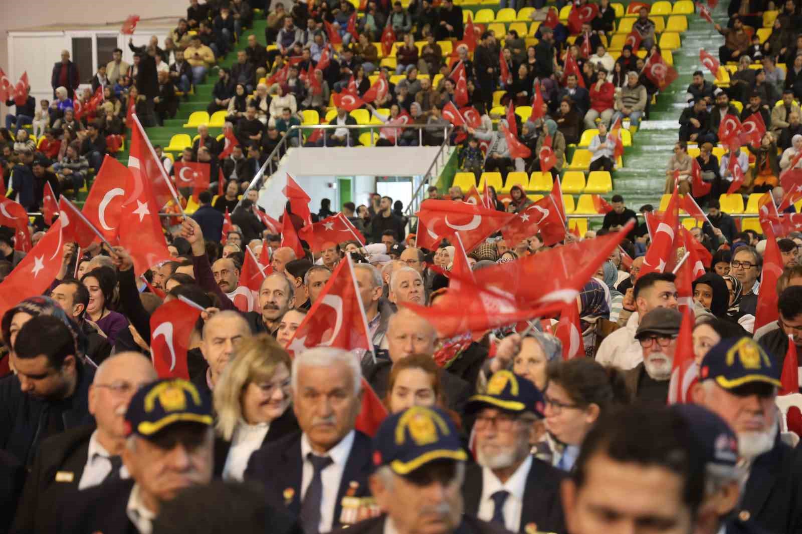 Ev hayaliyle kura çekim törenine gelen vatandaşlar heyecan dolu anlar yaşadılar
