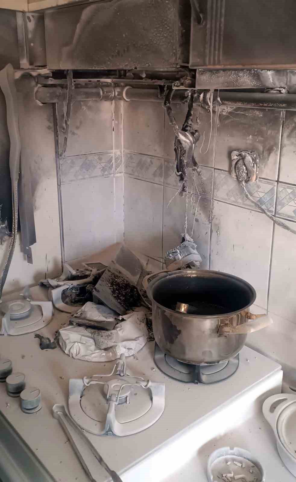 Evde çıkan yangın ev sahibinin müdahalesi ile söndürüldü
