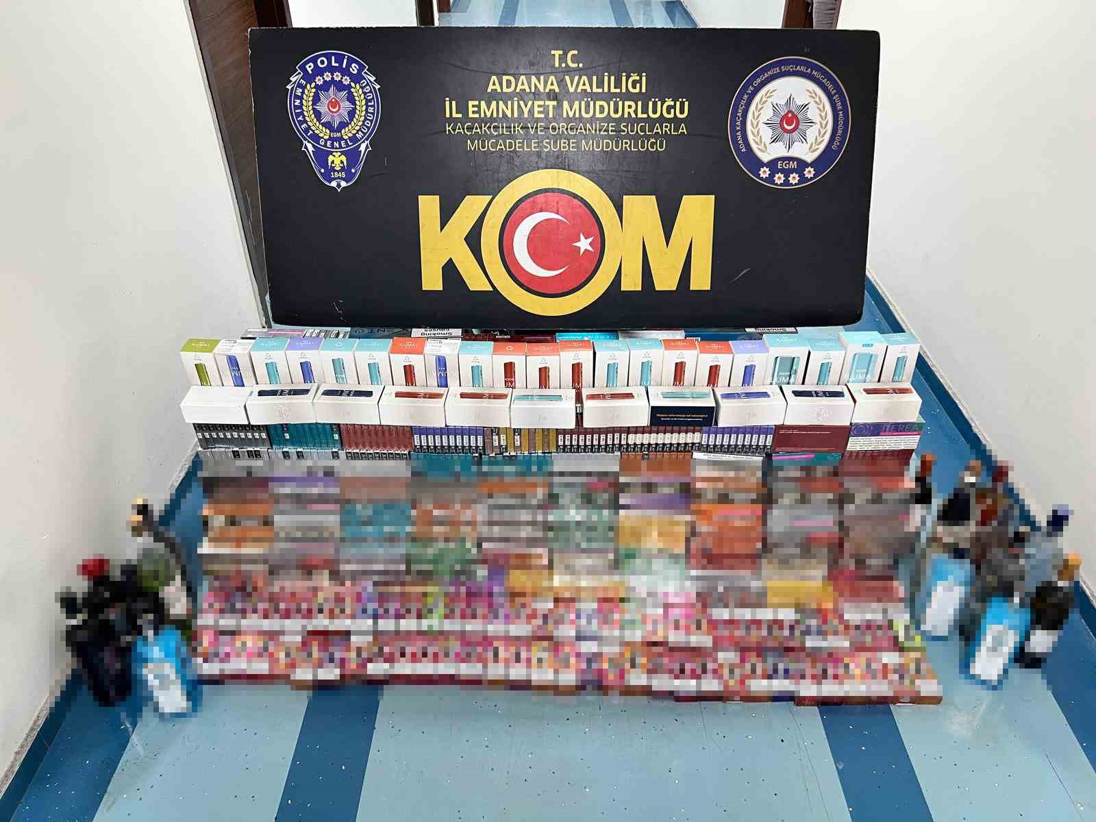 Evdeki vitrinlerden kaçak sigaralar çıktı, savunması pes dedirtti: "Tanımadığımız birisi bavulla getirip bıraktı"
