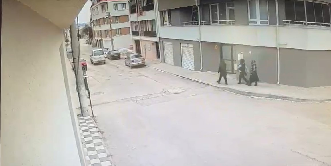 Evden 32 bin TL’lik hırsızlık yapan şahıslar yakalandı
