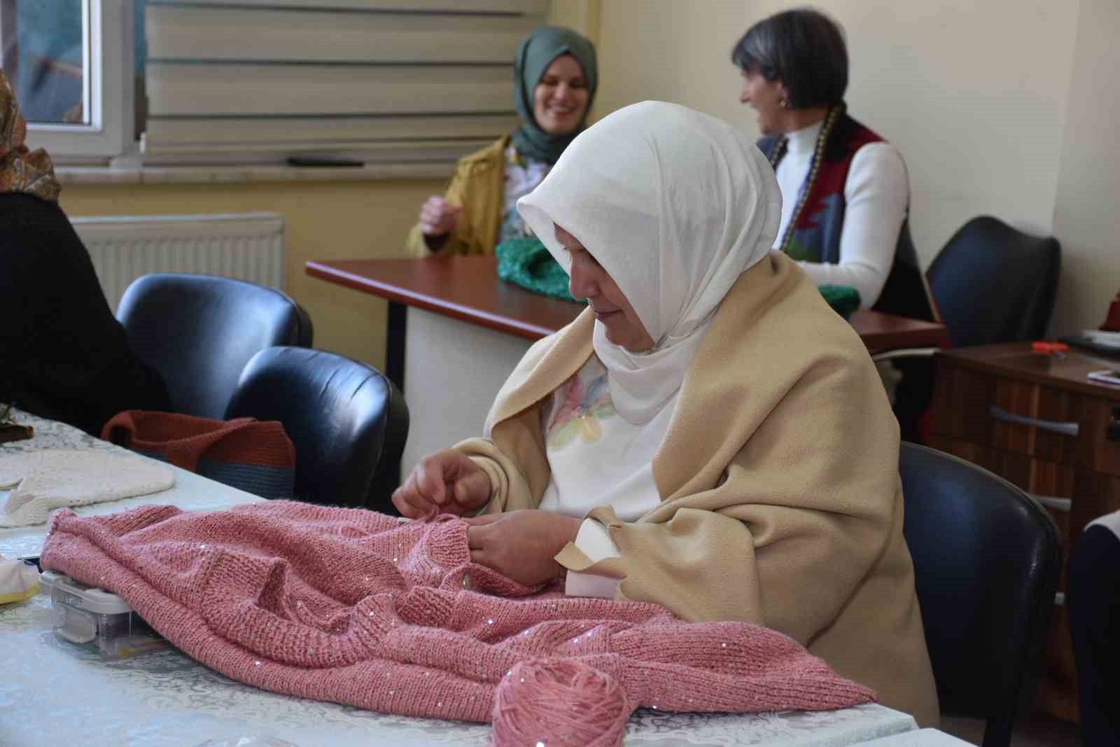 Evden çıkıp üretime katılıyorlar
