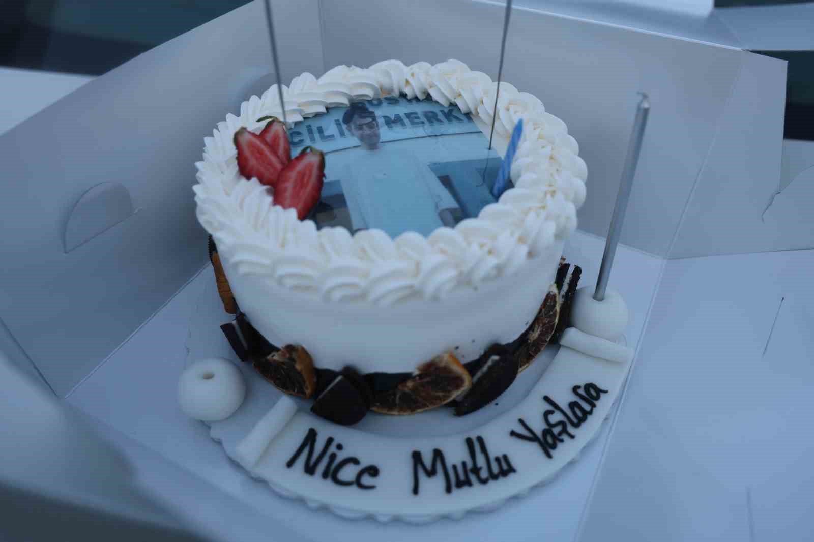 Evden çıkmayan telefon bağımlısı genç 25. yaşına bilgisayar başında girdi
