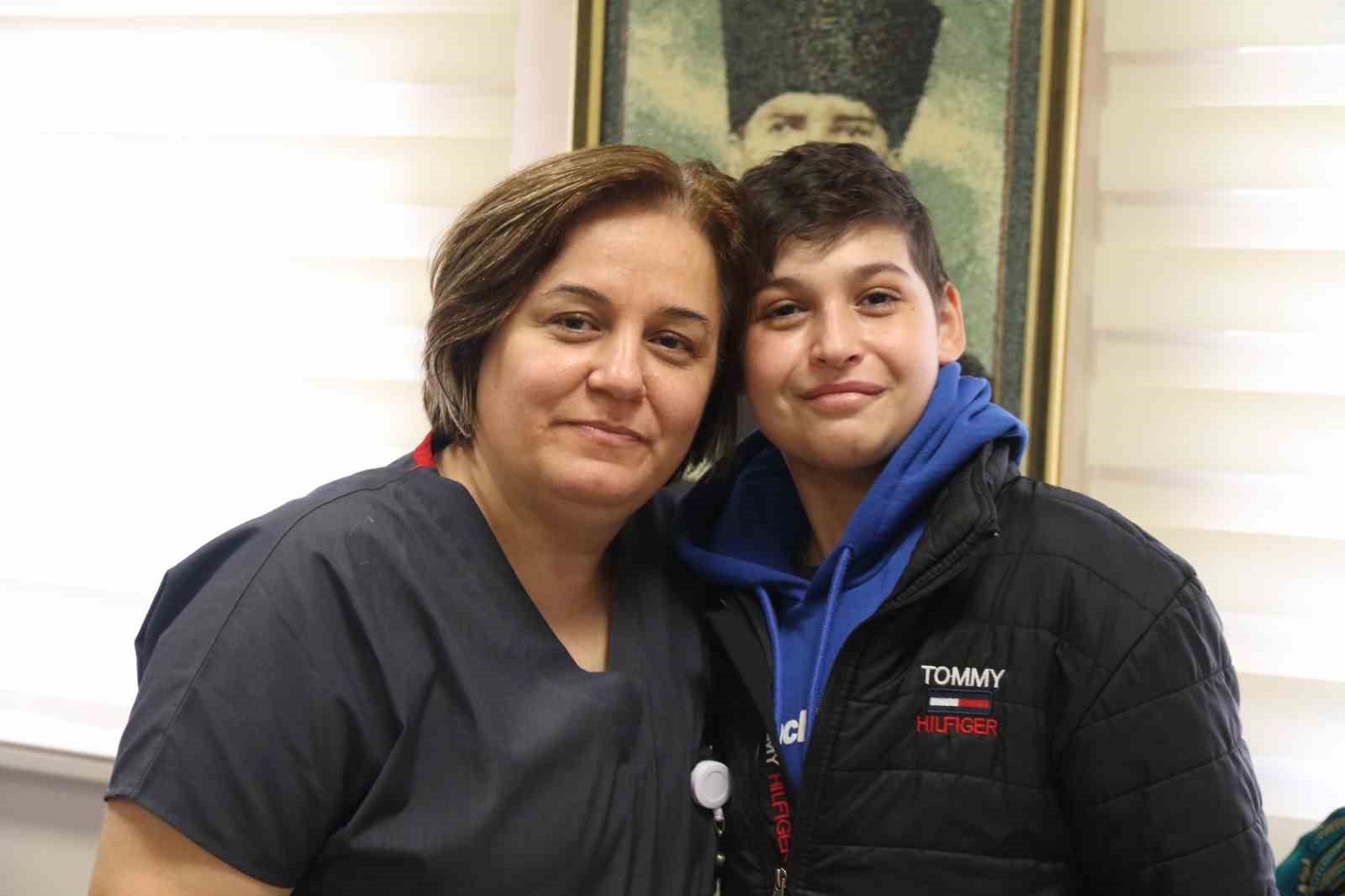 Evden uzak 2 yıllık lösemi tedavisinde torununun yanından ayrılmayan anneanne mutlu sona ulaştı
