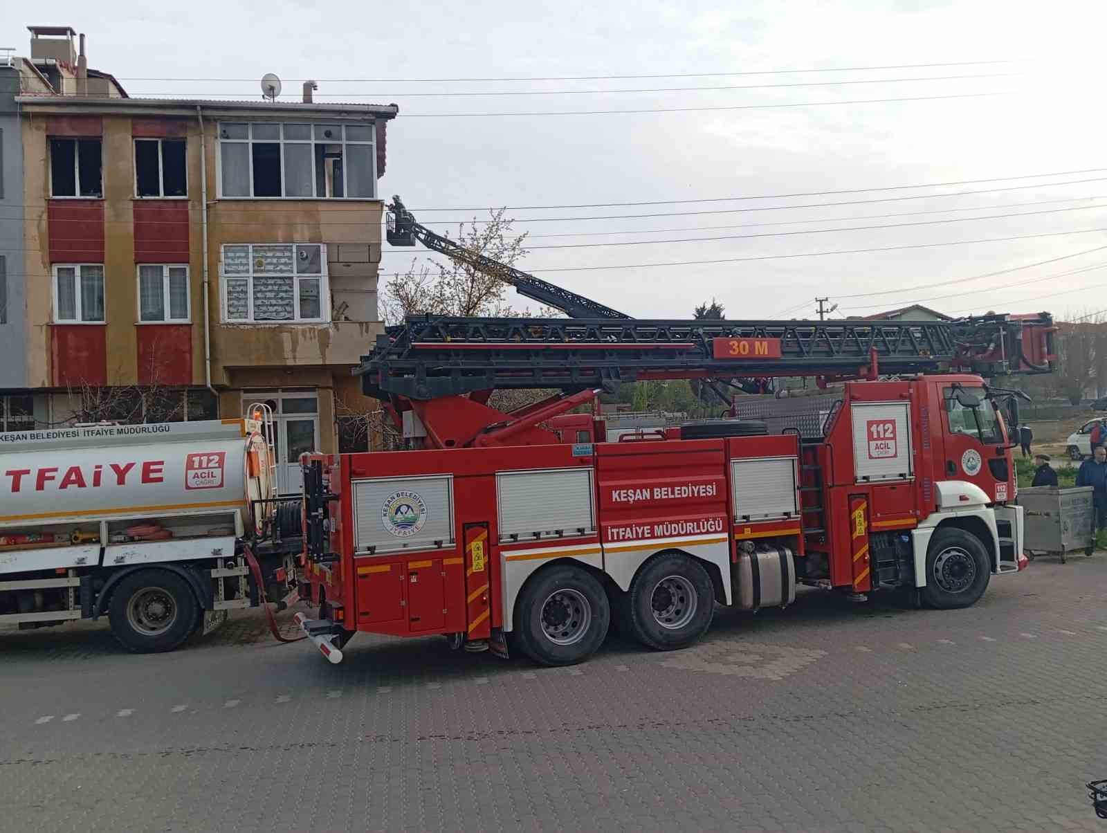 Evi ateşe verdi, babasını arayıp "evi yaktım gel" dedi
