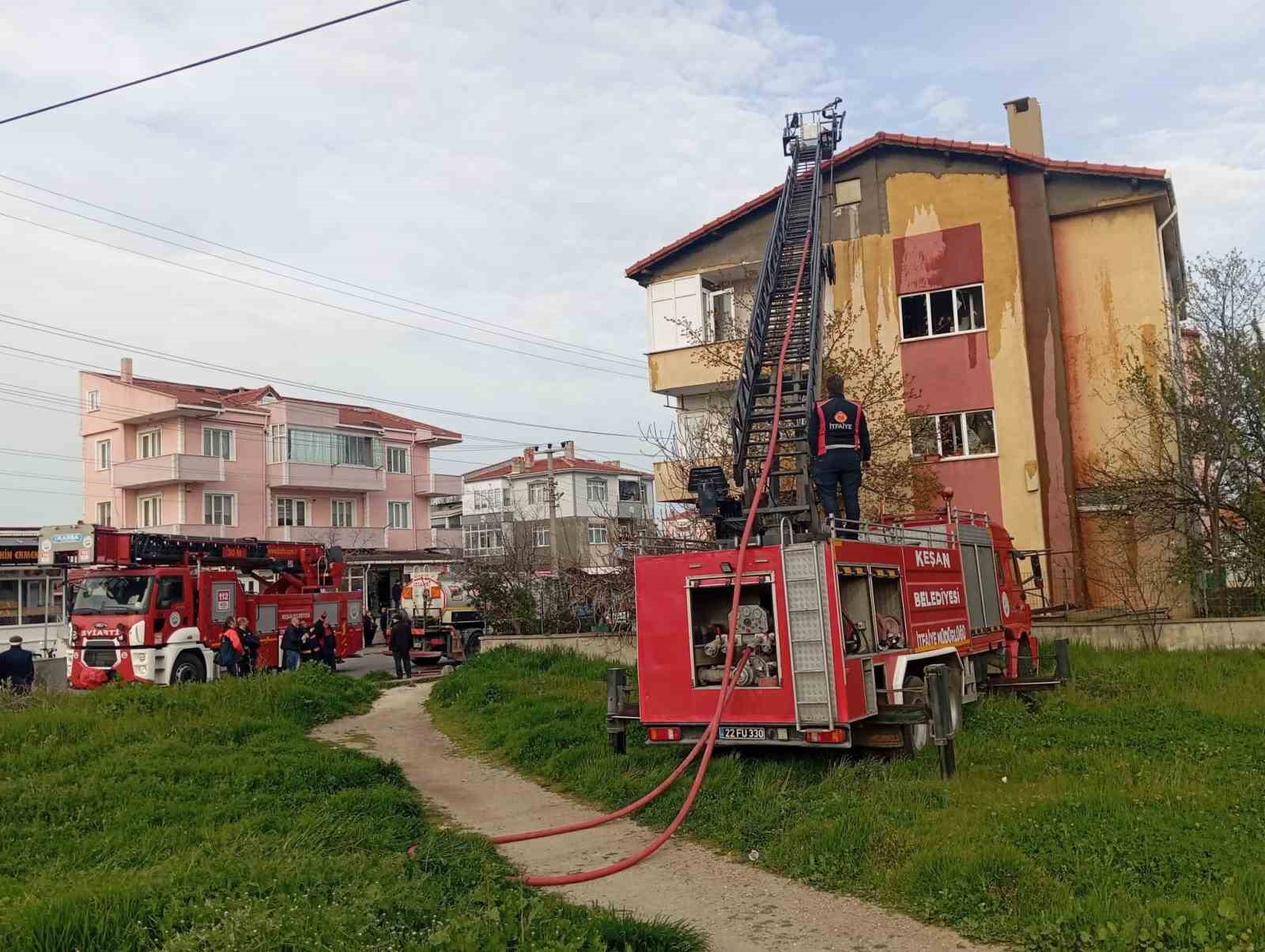 Evi ateşe verdi, babasını arayıp "evi yaktım gel" dedi
