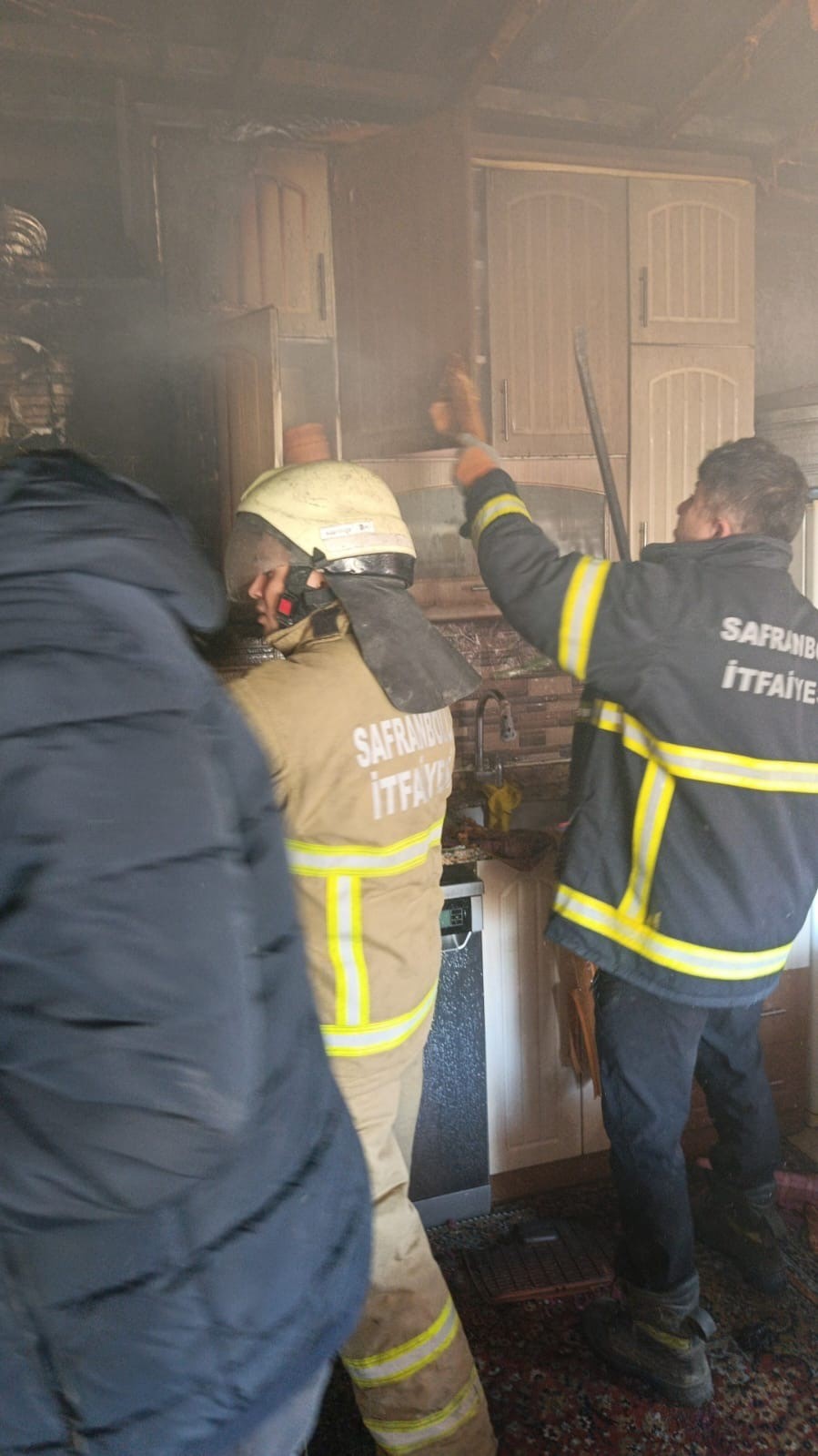 Evin mutfağında çıkan yangın söndürüldü
