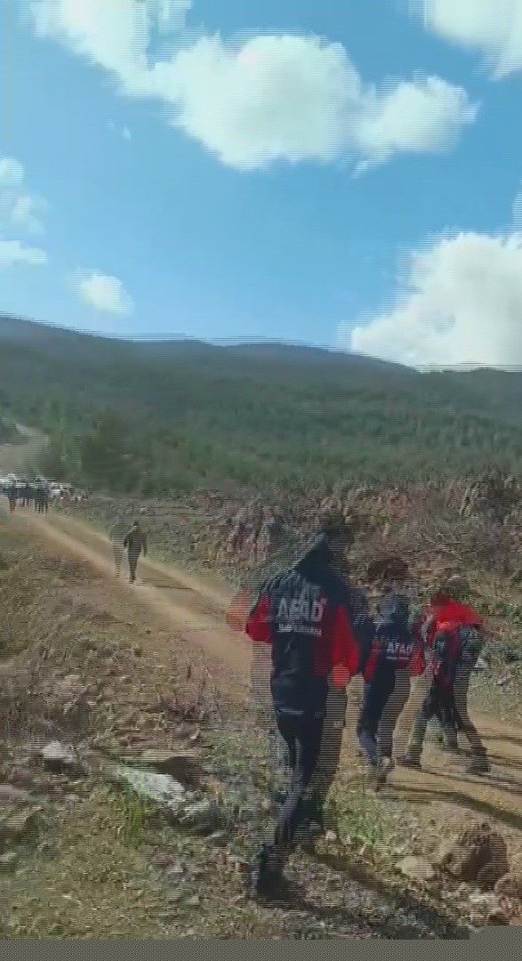 Evin penceresinden kaçarak sırra kadem basan gençten 19 gündür haber alınamıyor
