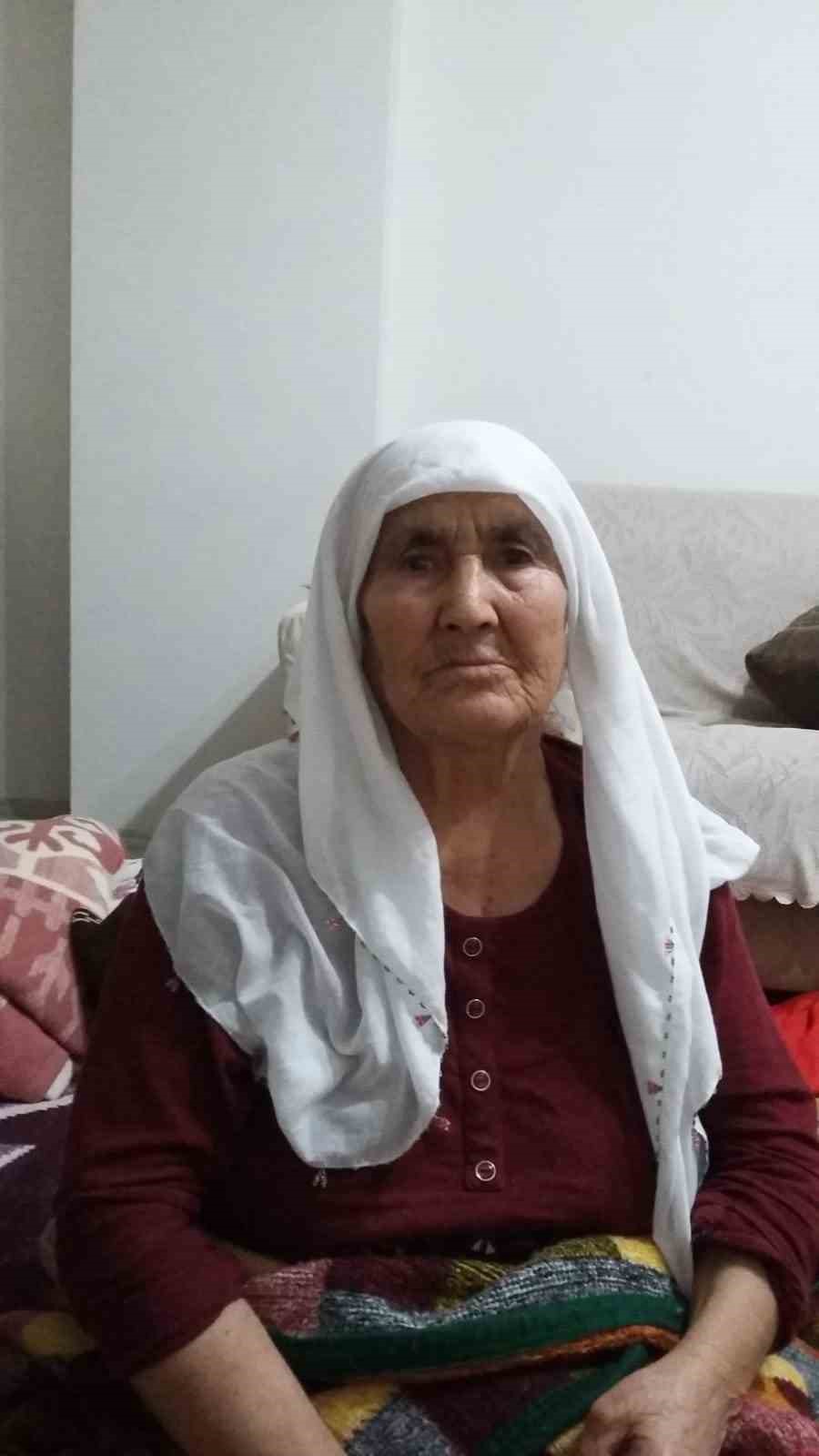 Evinde çıkan yangında ağır yaralanan yaşlı kadın hayatını kaybetti
