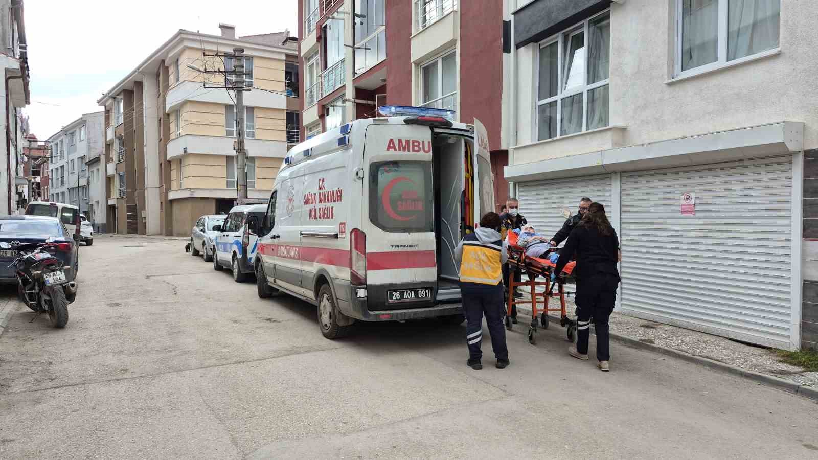 Evinde düşerek yaralanan yaşlı kadın dakikalarca yardım bekledi
