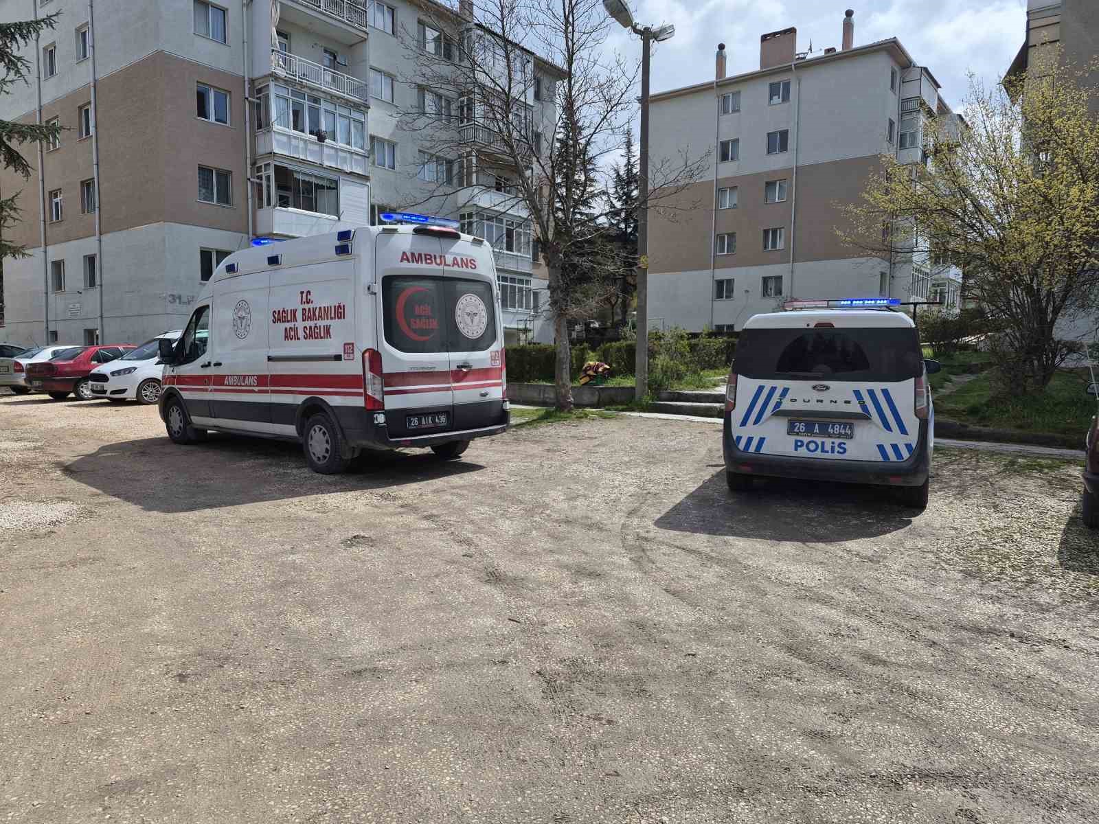 Evinde temizlik yaparken düşen kadına sağlık ekipleri müdahale etti
