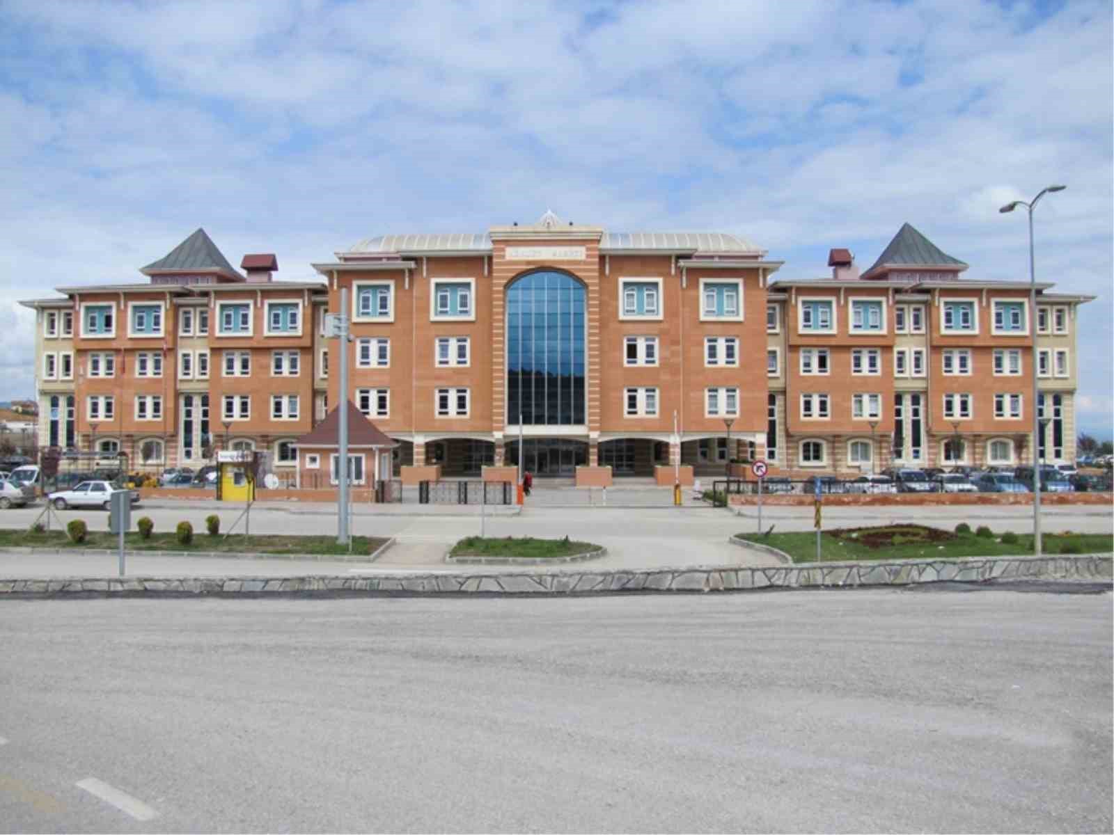 Evinde uyuşturucu olduğunu söyleyip kendisini ihbar eden sanık tahliye edildi
Evinde uyuşturucu olduğunu söyleyip kendisini ihbar eden sanık tahliye edildi