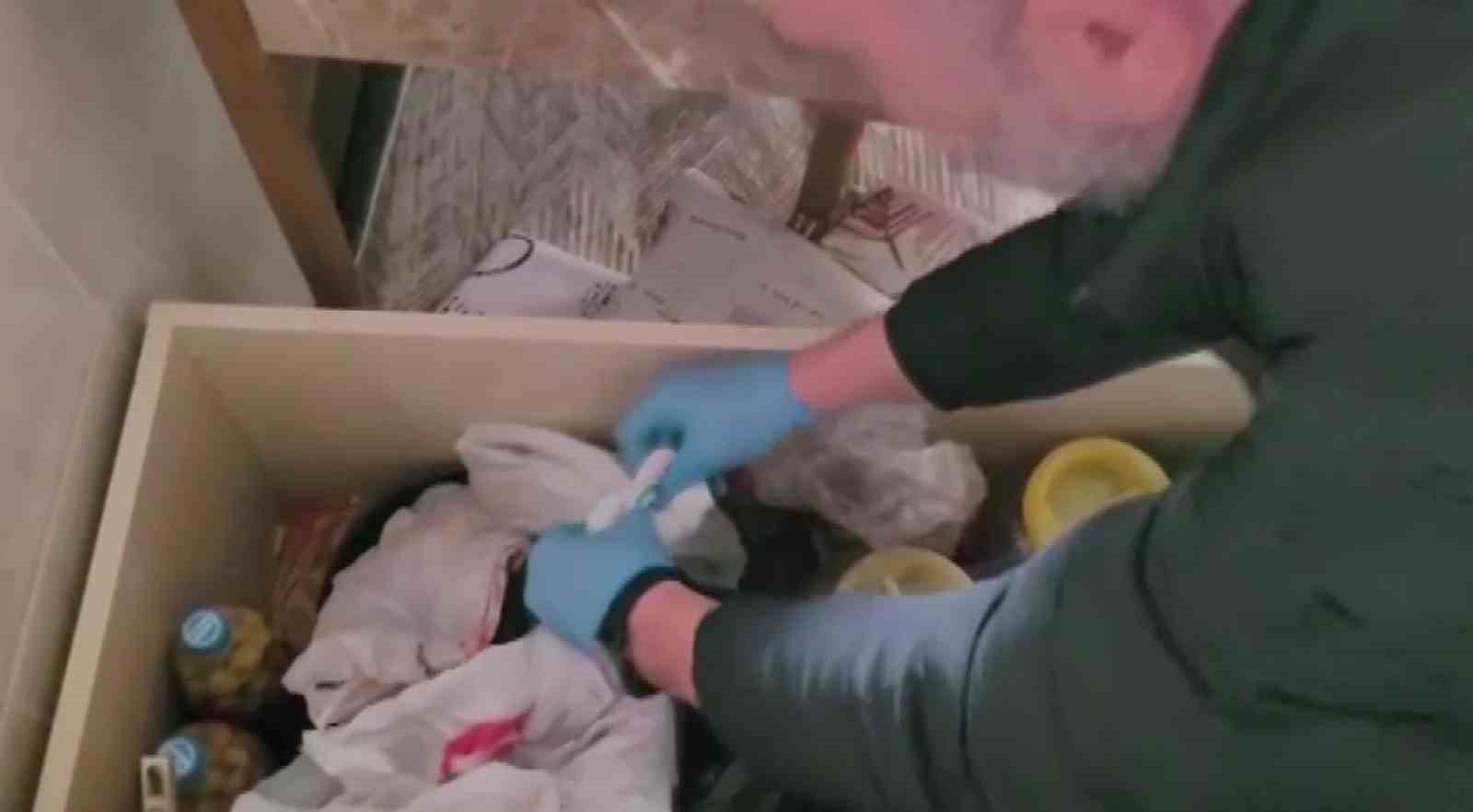Evindeki sandıktan 814 gram eroin çıktı, "Satmıyorum, kullanıcıyım" dedi
