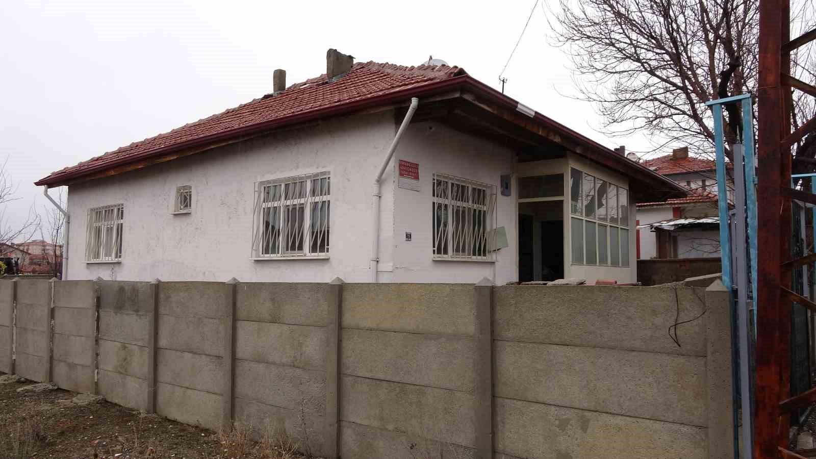 Evinden 10 ton çöp çıktı
