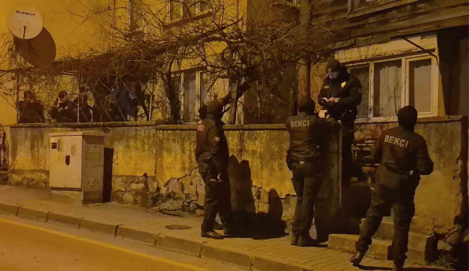 Evine pencereden giren genç, hırsız sanılarak paniğine neden oldu
